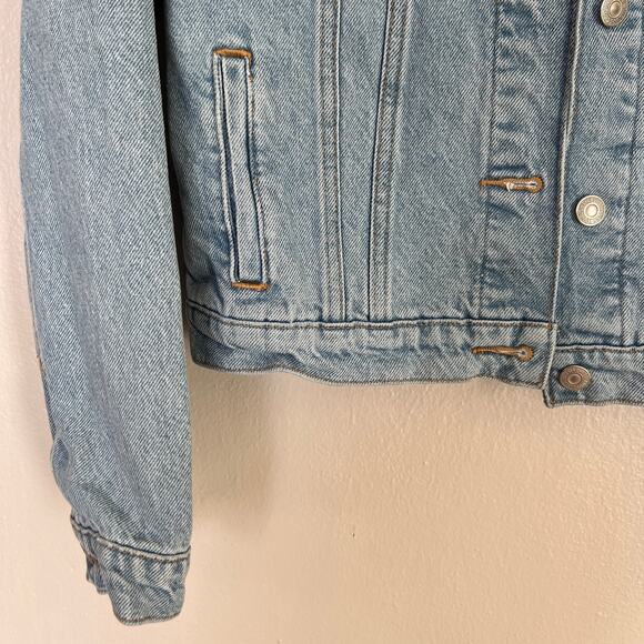 Levi Strauss Co Classic Original Trucker Jacket Denim Light Wash Women's Size M - Picture 6 of 13